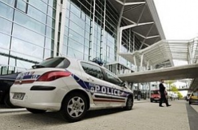 Трима българи са задържани във Франция за източване на банкомати