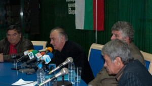 Моряци от арестуван кораб излизат на протест за заплати