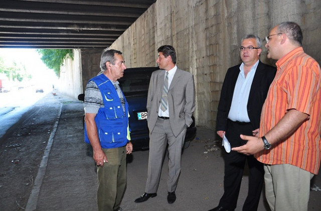 Кметът провери ремонта по бул.В.Кънчов