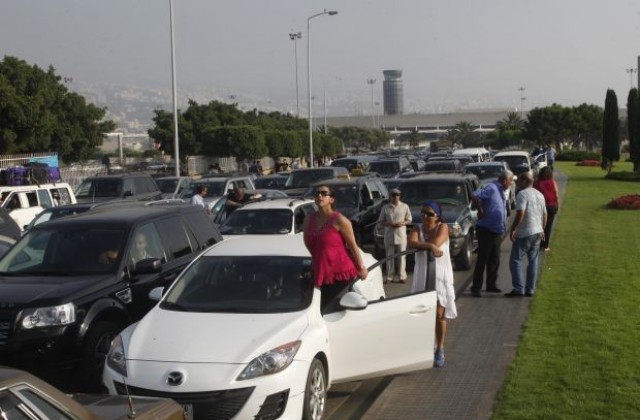 Роднини на отвлечени в Сирия ливанци блокираха пътя до летището на Бейрут