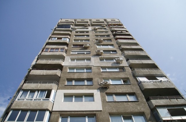 Варненец загина след скок от 16-тия етаж