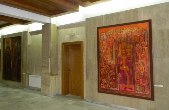 Картини украсиха кметския етаж на Общината