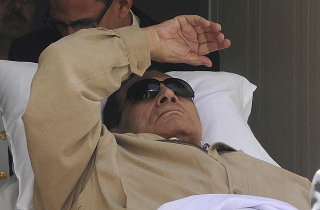 Сваленият египетски президент Хосни Мубарак е получил инсулт