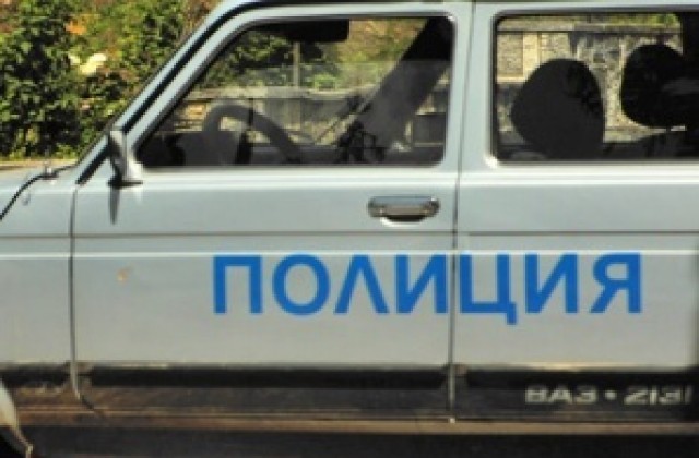 Обраха незаключен автомобил в село Топола