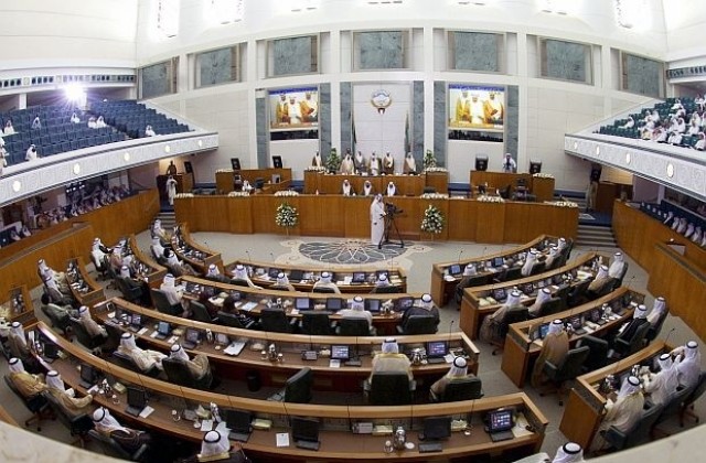 Конституционният съд на Кувейт възстанови предишния парламент