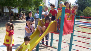Спират от градина деца на родители без документ че няма