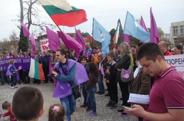 Металурзите от ОЦК-Кърджали подновиха протестите