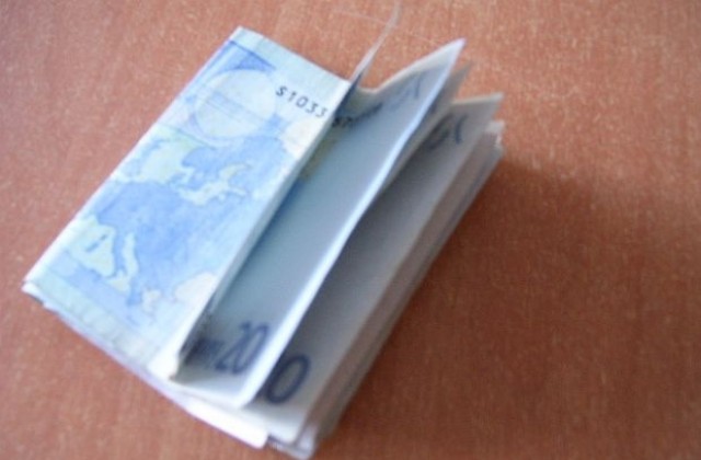 Мъж пробута фалшиви банкноти в ключарско ателие