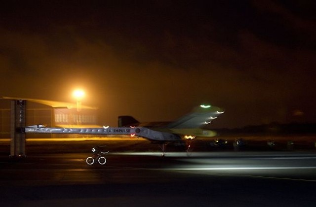 Solar Impulse летя 17 часа и половина от Рабат до Южно Мароко