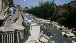 Тераса на ул Аврам Гачев се срути