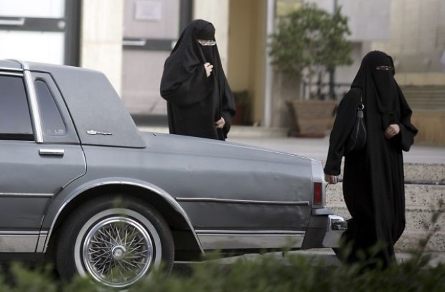 Жени в Саудитска Арабия настояват за право да шофират
