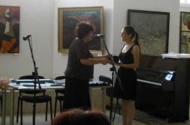 Трима ученици от ПМГ с Почетен знак на училището