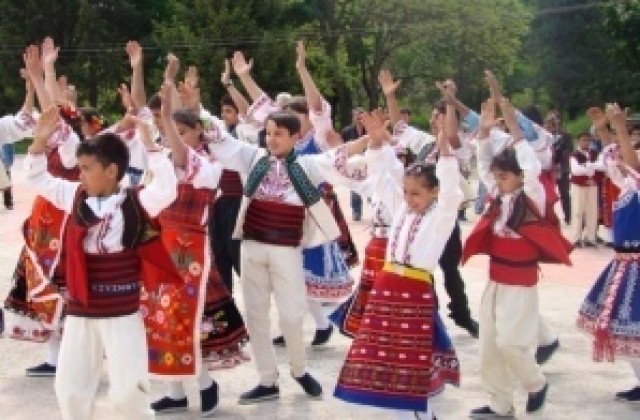 Фолклорният фестивал Жива вода събира над 1000 участници