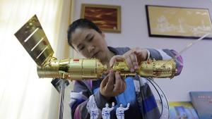 Китай скачи ръчно двата си космически кораба