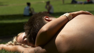 Разследват тийнейджър преспал с връстничка