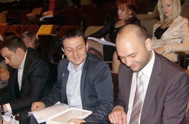 Съветниците се учат как да гласуват електронно