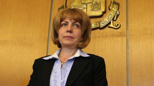 Проблемът с бездомните кучета не трябва да се политизира категорична