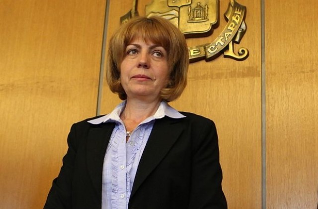 Проблемът с бездомните кучета не трябва да се политизира, категорична е Фандъкова