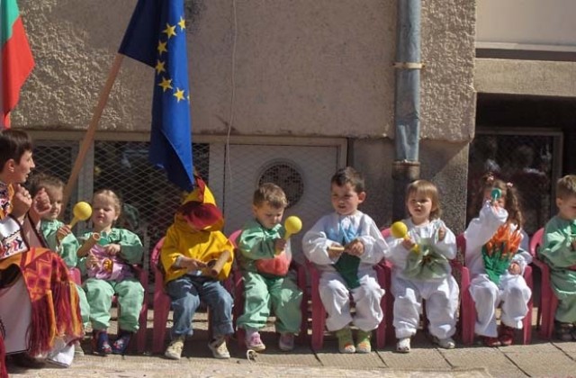 Няма да затварят детски градини за лятото