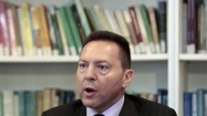 Янис Стурнарас е новият финансов министър на Гърция