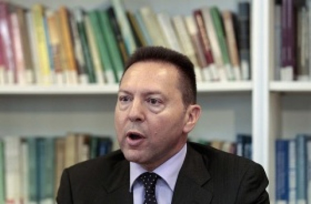 Янис Стурнарас е новият финансов министър на Гърция