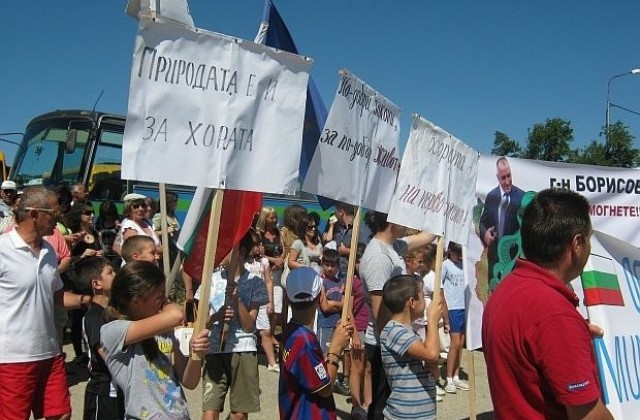 Жители от малки населени места пак протестираха срещу ветото на Закона за горите