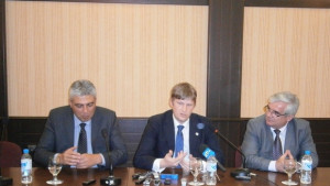 Британският посланик е оптимистводи фирми от островите