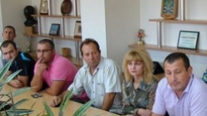 Кебчапчийниците на автопазара остават