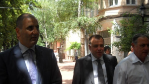 Двама министри във Варна Цветанов влиза в храм Найденов се