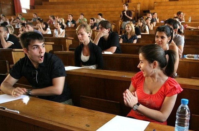 Качеството на висшето образование нищят на форум във Варна