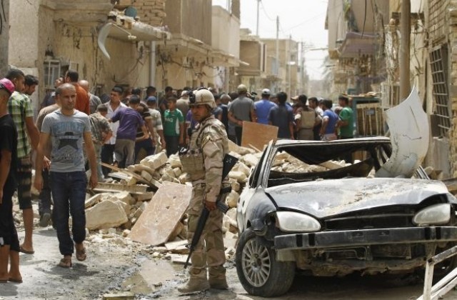 Кола бомба уби петима в иракския град Бакуба