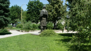 Напоителната система в парка срещу Дома на книгата спря заради