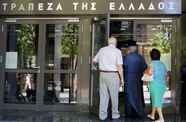 Гърците изтеглиха рекордните 8,6 млрд. евро през май