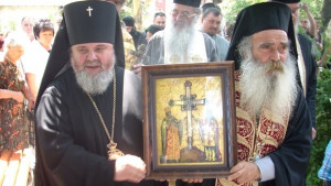 В Търново дочака частица от Светия Кръст катастрофа и спукана
