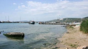 Пръскат срещу комари по морето