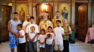 Кръстиха пет деца от Дома в Брестовица