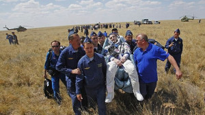 Екипажът на Союз ТМА03М успешно се приземи в Казахстан