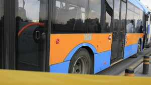 Криминално проявени нападнаха шофьор на тролейбус в София