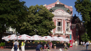 Пак ремонт на плочника на Независимост