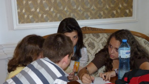 Младежи изучават тайните на археологията и историческото наследство