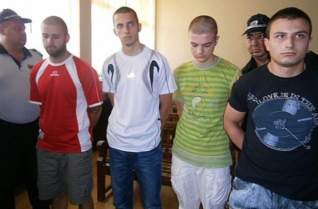 Оставиха в килия обвинените за бомбата пред „Евророма