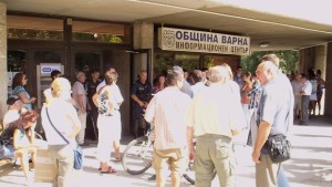 Заради ОУП варненци окупираха общината пази ги полиция