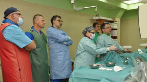 Полски лекар учи колеги в Медика Кор на нов метод