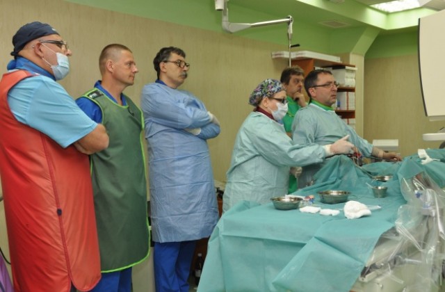 Полски лекар учи колеги в Медика Кор на нов метод на лечение
