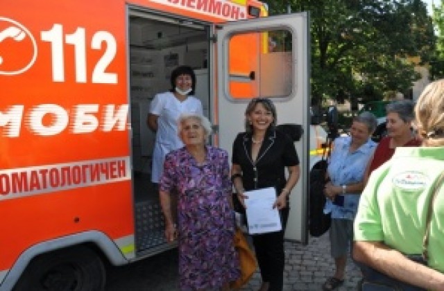 Фондация Св.Иван Рилски дари зъбни протези в Гривица