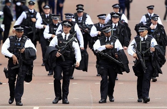 Британската полиция арестува шестима души, заподозрени в тероризъм