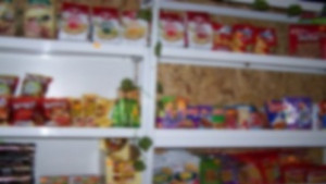 Продават храна с изтекъл срок на годност