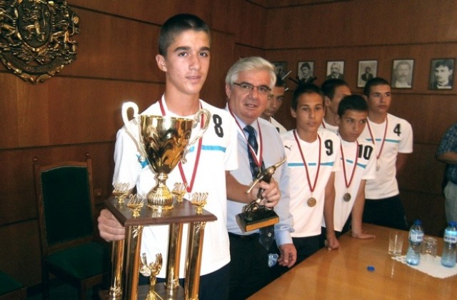Момчетата на Спартак 1919 завоюваха второ място на Мини Евро 2012