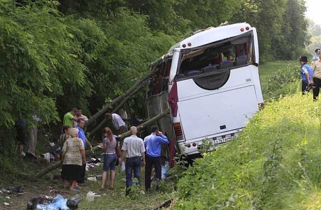 14 души загинаха при катастрофа с автобус в Украйна