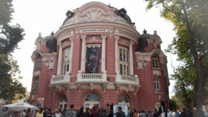 Паметта на водата с три юлски предпремиери в театъра